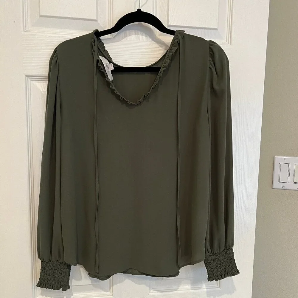 LOFT Ruffle-Neck Blouse in Olive Green with Tie Back and Smoked Sleeve Size S - Picture 12 of 16